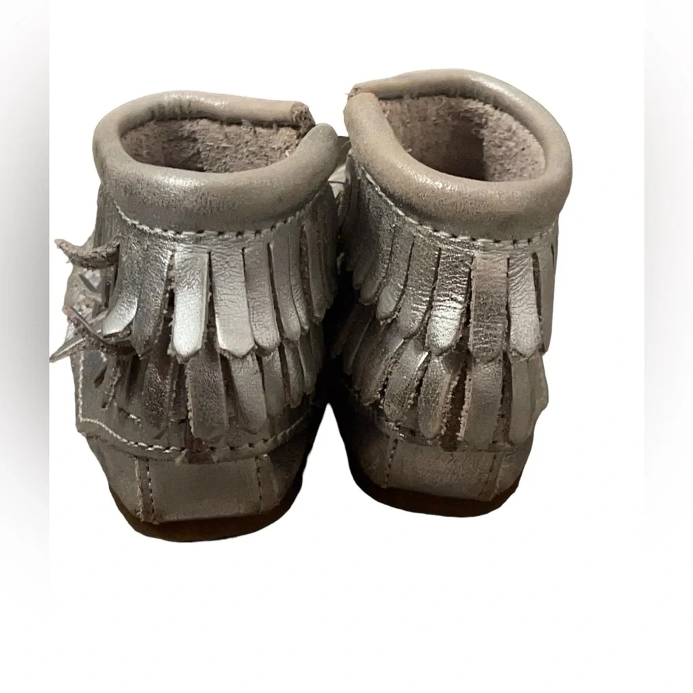Minnetonka Toddler Aria Silver Fringe moccasin Booties